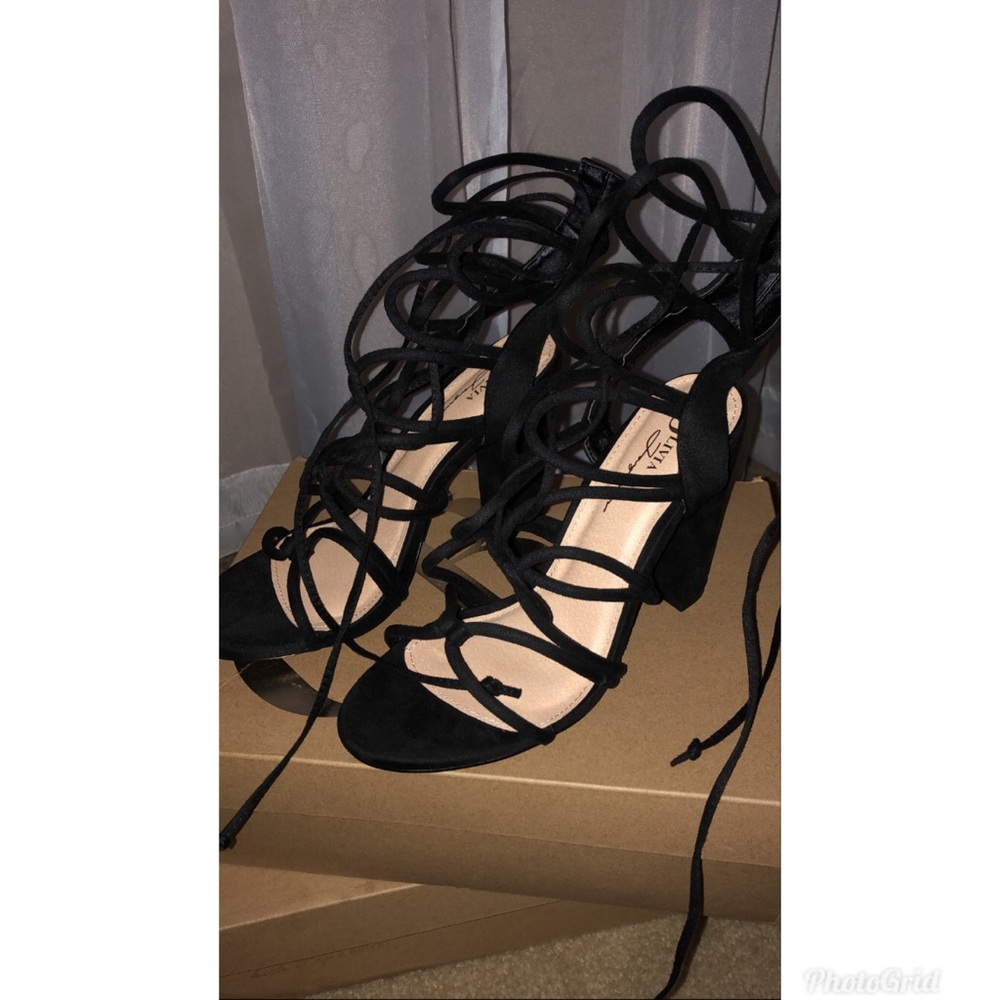 Black lace up | size 9 | 3.5 inches |